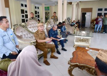 Desak Kades Dinonaktifkan, Warga Patuhu Temui Bupati Pohuwato