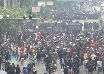 UI dan BEM SI Kompak Turun ke Jalan, Long March Menuju Polda Metro Jaya