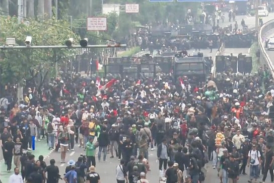 UI dan BEM SI Kompak Turun ke Jalan, Long March Menuju Polda Metro Jaya