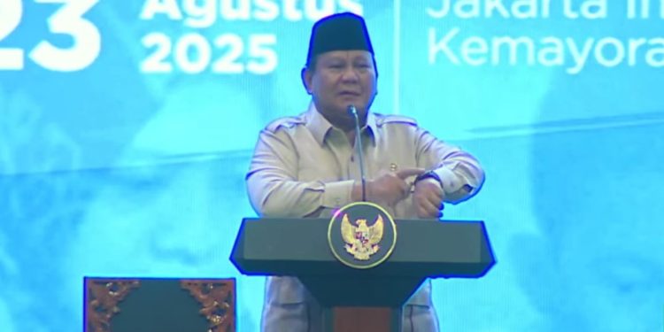 Prabowo Kelakar di Acara Guru: “Aku Presiden, Tapi Urusan Agama Tunduk Sama Menag”