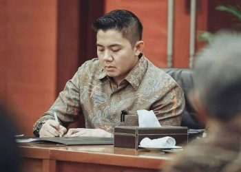 Seskab Serahkan Surat Khusus Prabowo untuk 5 Mantan Menteri