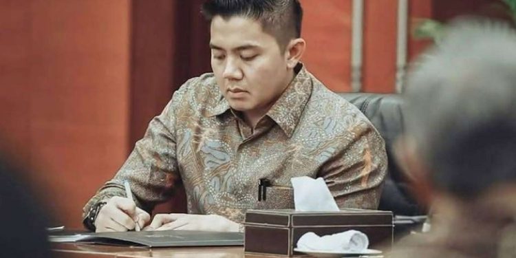 Seskab Serahkan Surat Khusus Prabowo untuk 5 Mantan Menteri