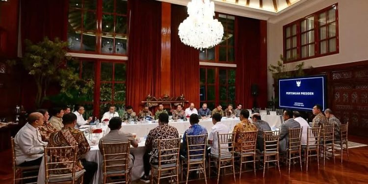 Mendadak Panggil Menteri! Prabowo Bahas Program Besar soal Makanan, Pesantren, dan Energi Nasional